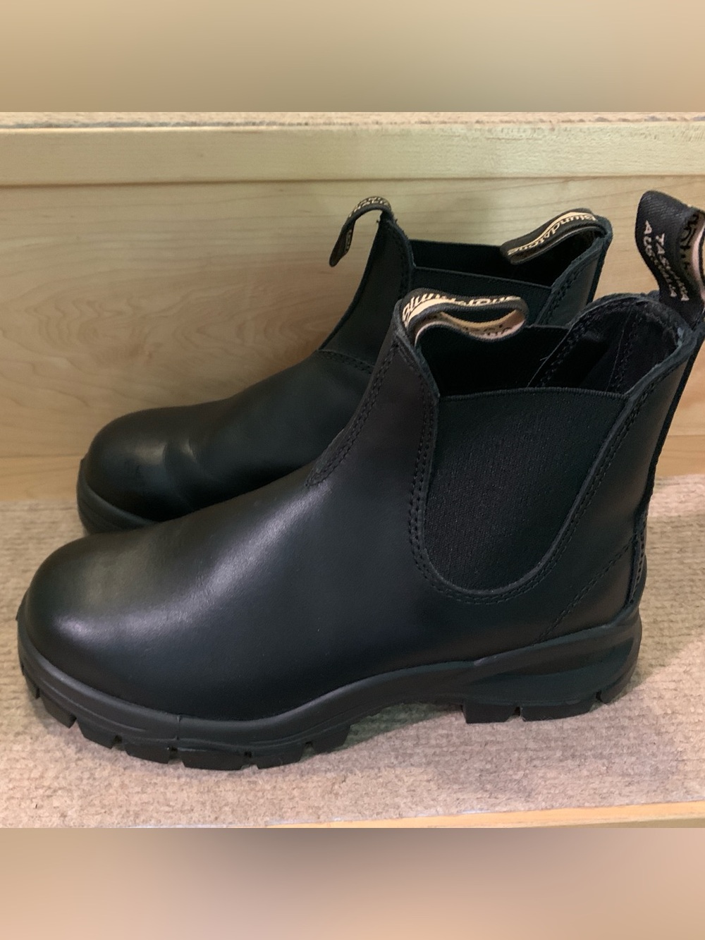 Blundstone Lug Chelsea Boot Black | Women’s 8.5 (US) - Picture 12 of 14